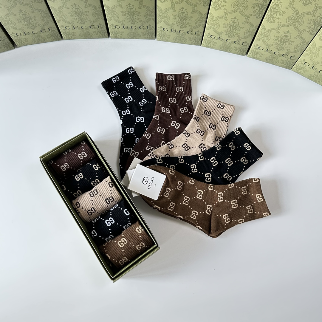 💛配包装Gucci（古驰）新款经典中长款堆堆袜袜子！一盒五双， 专柜同步筒袜袜子，💛大牌出街，潮人必备🔥