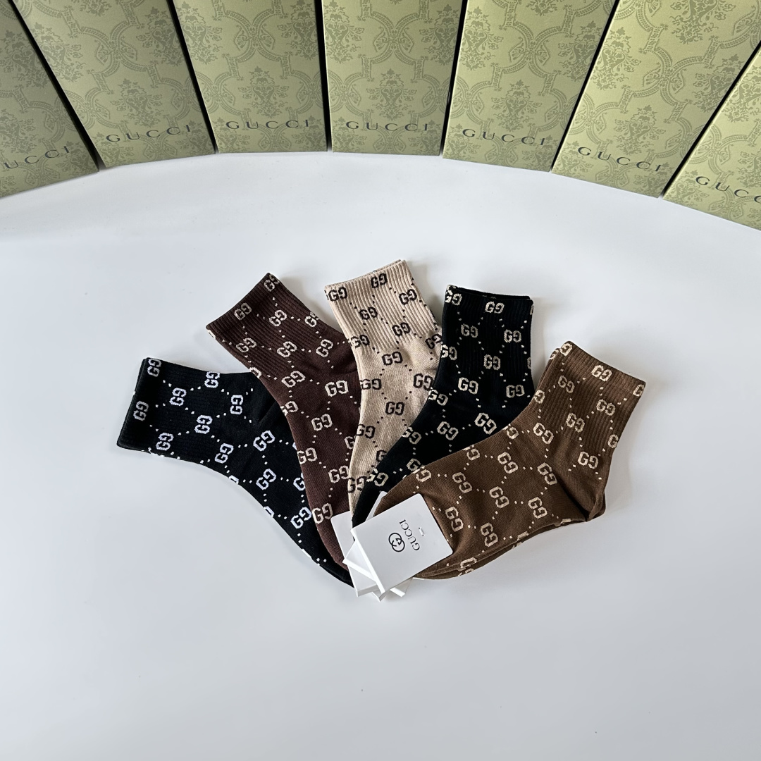 💛配包装Gucci（古驰）新款经典中长款堆堆袜袜子！一盒五双， 专柜同步筒袜袜子，💛大牌出街，潮人必备🔥