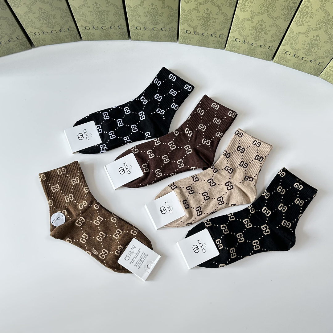 💛配包装Gucci（古驰）新款经典中长款堆堆袜袜子！一盒五双， 专柜同步筒袜袜子，💛大牌出街，潮人必备🔥