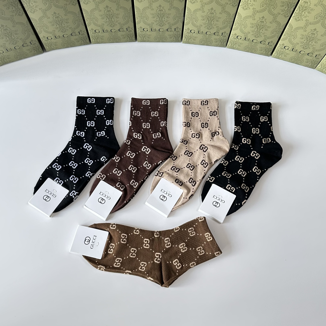 💛配包装Gucci（古驰）新款经典中长款堆堆袜袜子！一盒五双， 专柜同步筒袜袜子，💛大牌出街，潮人必备🔥