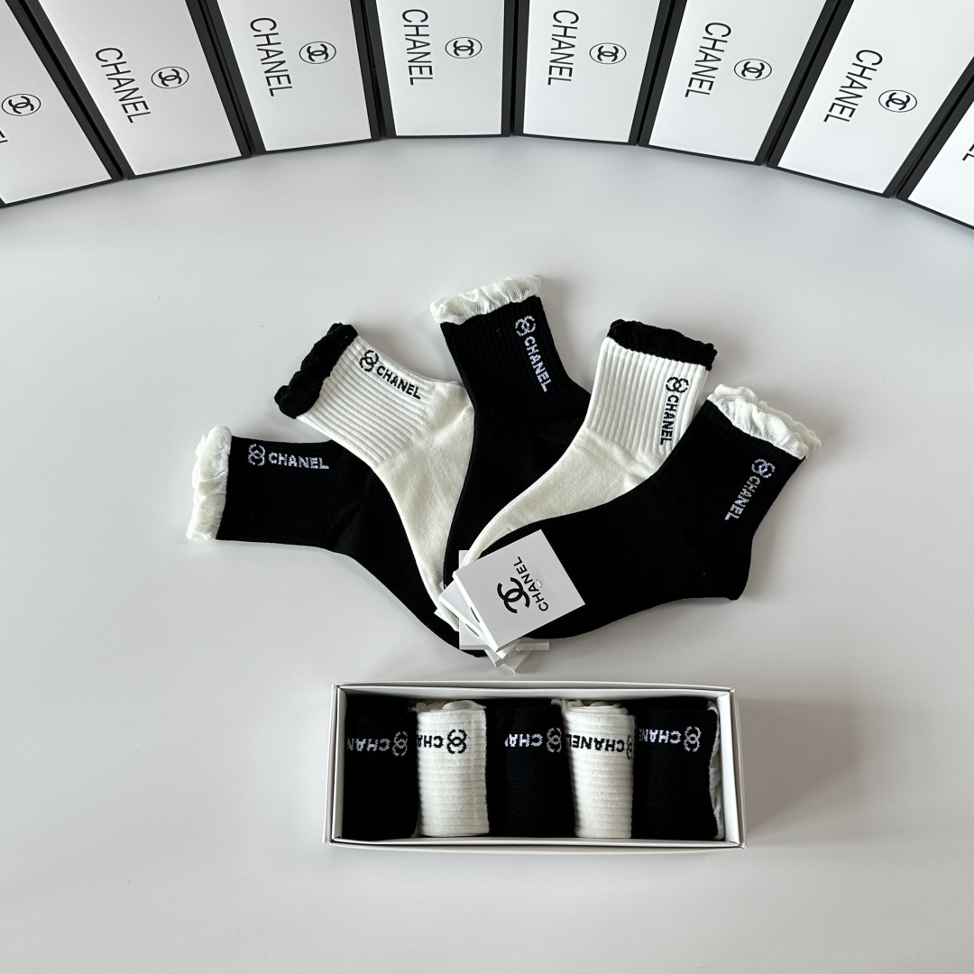 💛配包装Chanel（香奈儿）新款经典中长筒袜堆堆袜袜子！一盒五双， 专柜同步筒袜袜子，💛大牌出街，潮人