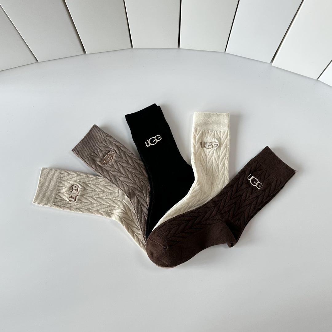 💛配包装UGG 新款羊绒中长款堆堆袜袜子！一盒五双， 专柜同步筒款袜子，💛大牌出街，潮人必备🔥超好搭