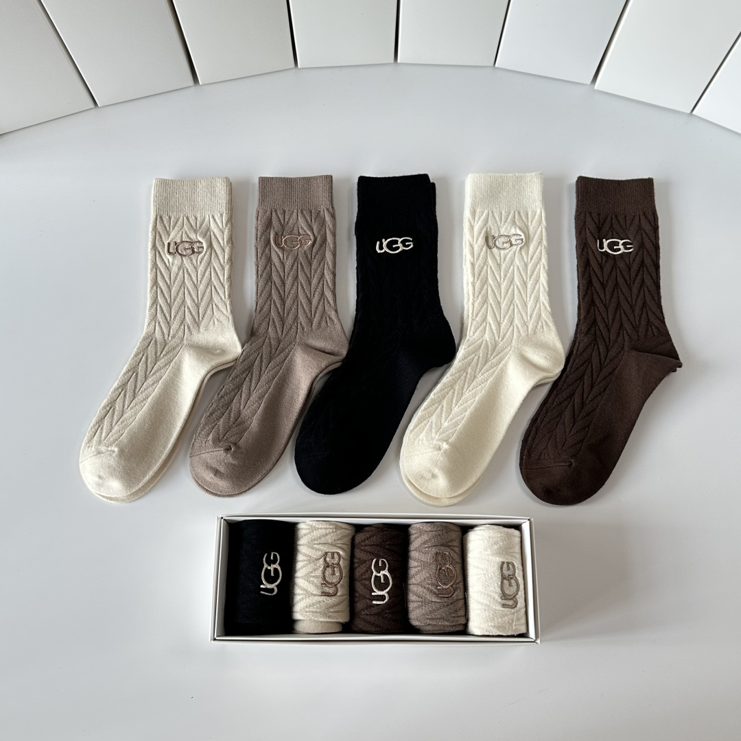 💛配包装UGG 新款羊绒中长款堆堆袜袜子！一盒五双， 专柜同步筒款袜子，💛大牌出街，潮人必备🔥超好搭
