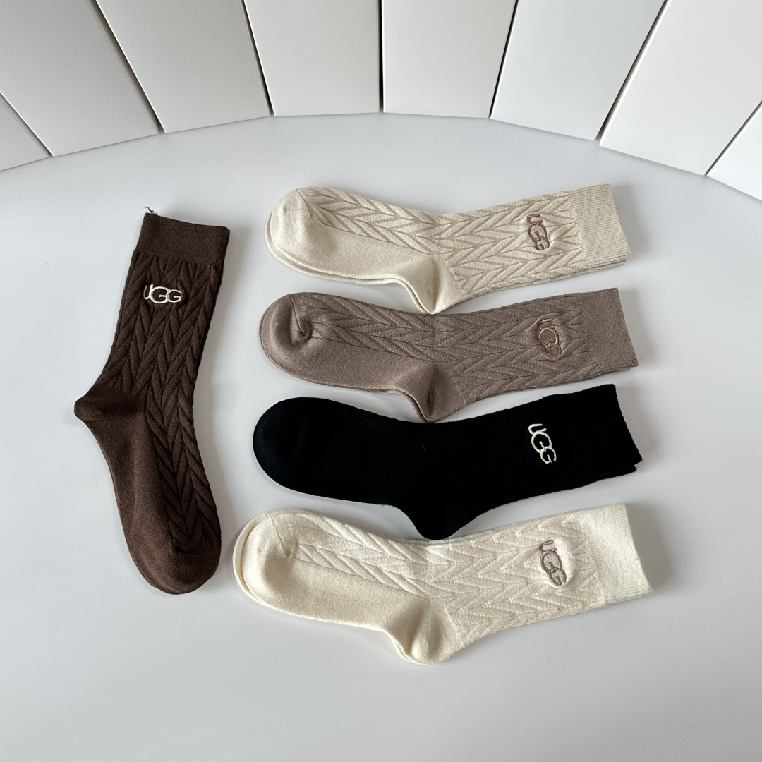 💛配包装UGG 新款羊绒中长款堆堆袜袜子！一盒五双， 专柜同步筒款袜子，💛大牌出街，潮人必备🔥超好搭