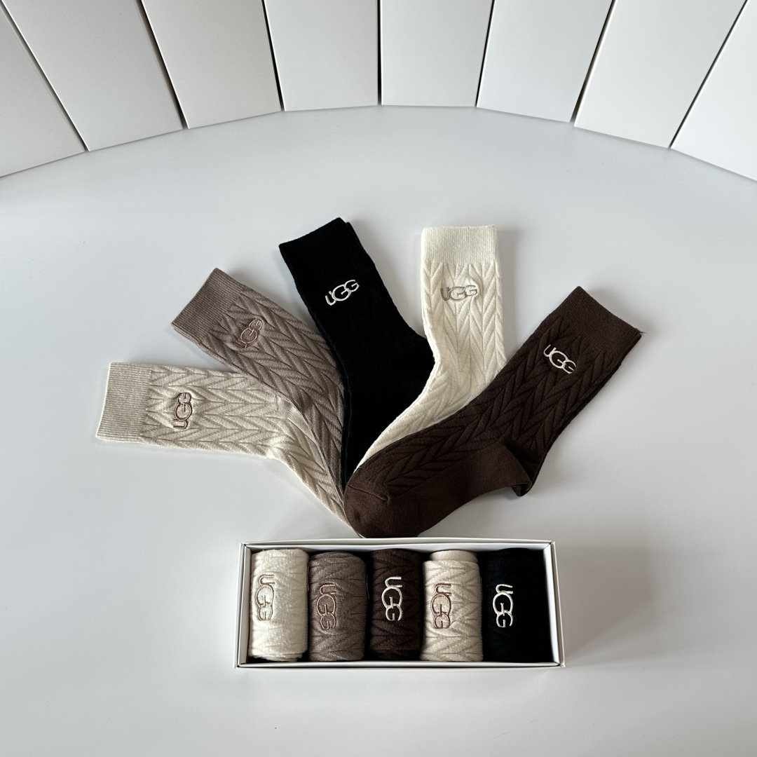 💛配包装UGG 新款羊绒中长款堆堆袜袜子！一盒五双， 专柜同步筒款袜子，💛大牌出街，潮人必备🔥超好搭