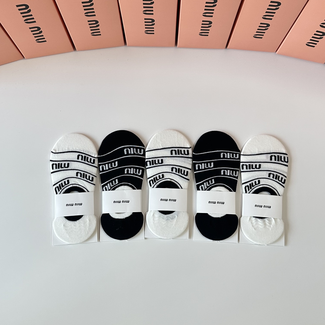 💛配专柜包装MIUMIU（缪缪）新款船袜隐形袜堆堆袜袜子！一盒五双，专柜同步筒袜袜子，💛大牌出街，潮人必