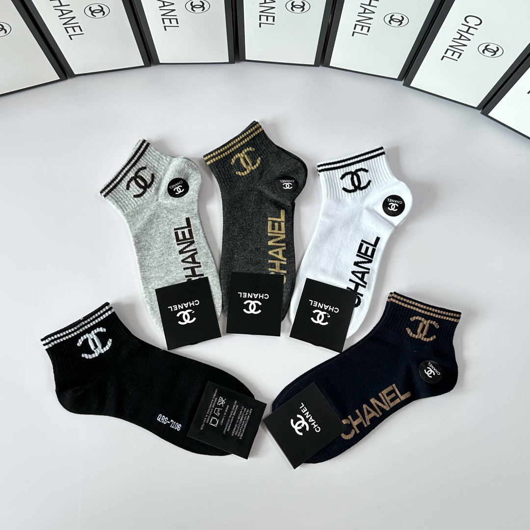 💛配包装Chanel（香奈儿）新款经典中短款堆堆袜袜子！一盒五双， 专柜同步筒袜袜子，💛大牌出街，潮人必