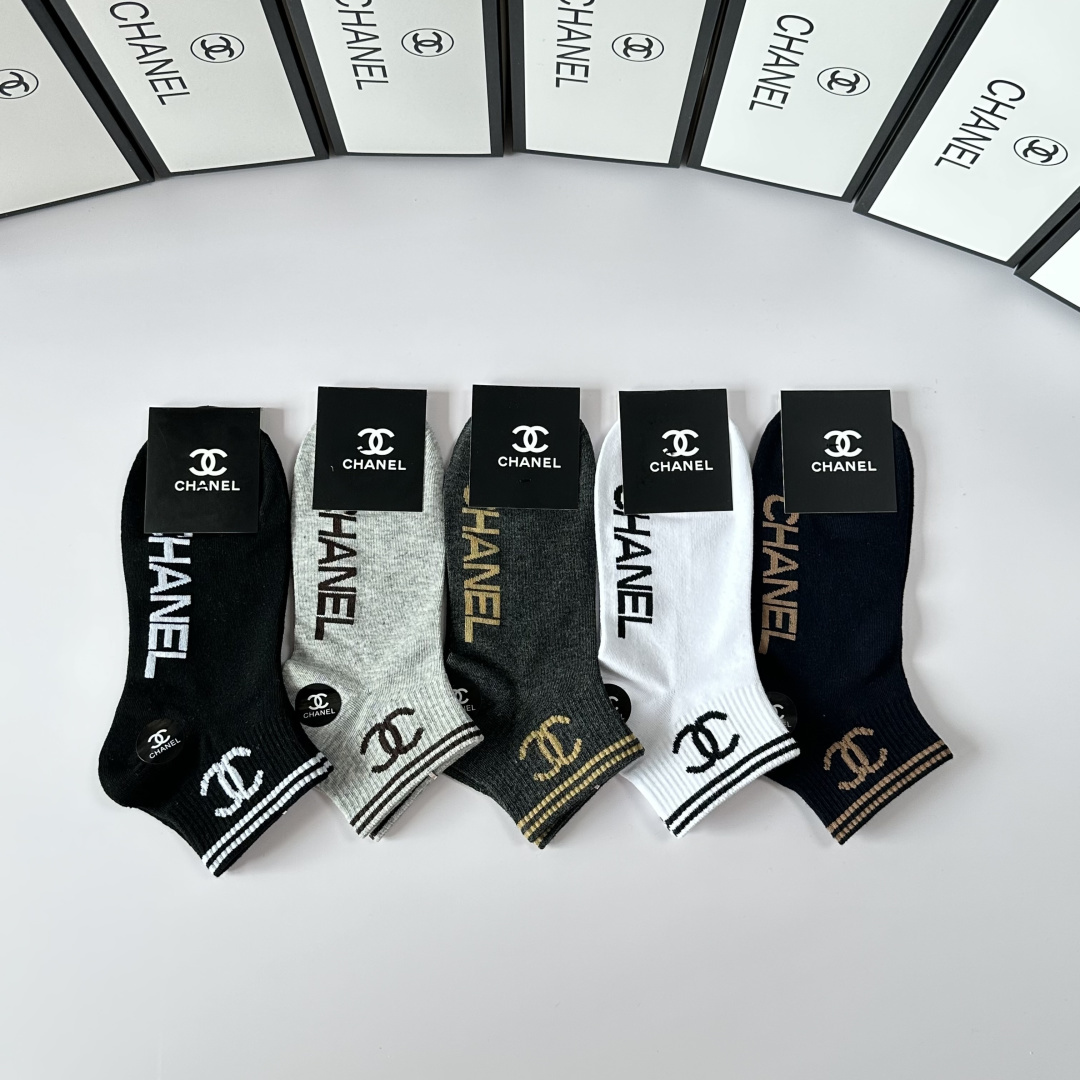💛配包装Chanel（香奈儿）新款经典中短款堆堆袜袜子！一盒五双， 专柜同步筒袜袜子，💛大牌出街，潮人必