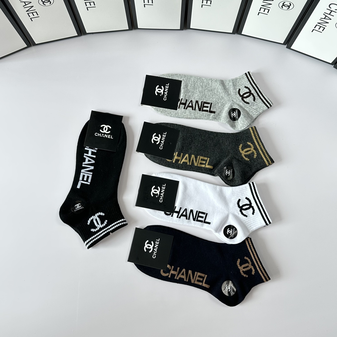 💛配包装Chanel（香奈儿）新款经典中短款堆堆袜袜子！一盒五双， 专柜同步筒袜袜子，💛大牌出街，潮人必