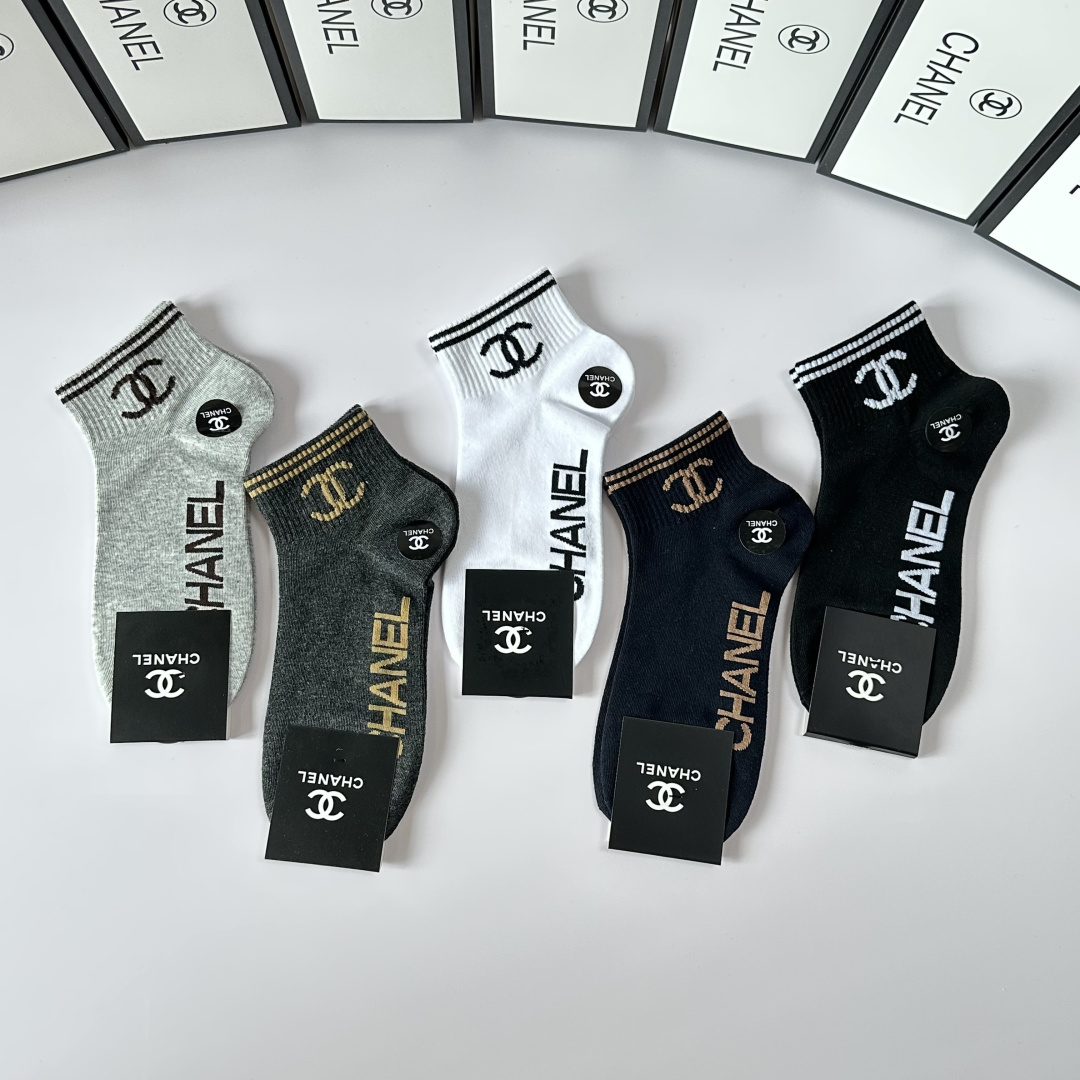 💛配包装Chanel（香奈儿）新款经典中短款堆堆袜袜子！一盒五双， 专柜同步筒袜袜子，💛大牌出街，潮人必