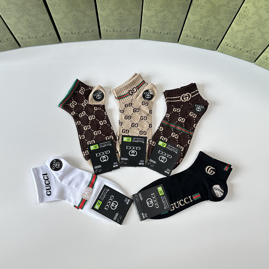 💛配专柜包装Gucci（古驰）新款中短筒袜堆堆袜袜子！一盒五双，专柜同步筒袜袜子，💛大牌出街，潮人必备🔥