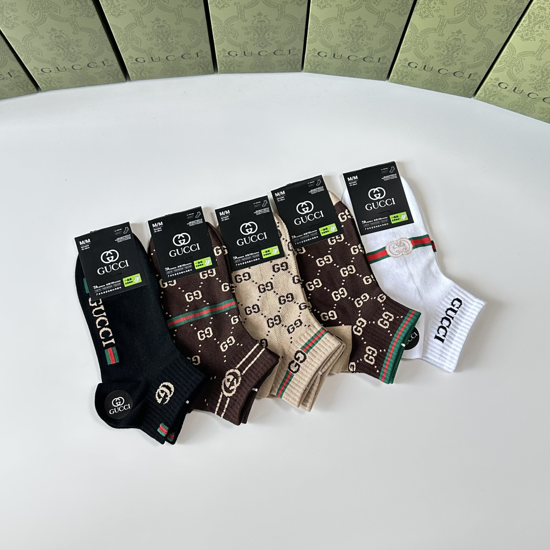💛配专柜包装Gucci（古驰）新款中短筒袜堆堆袜袜子！一盒五双，专柜同步筒袜袜子，💛大牌出街，潮人必备🔥