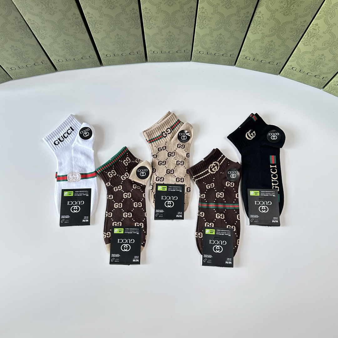 💛配专柜包装Gucci（古驰）新款中短筒袜堆堆袜袜子！一盒五双，专柜同步筒袜袜子，💛大牌出街，潮人必备🔥