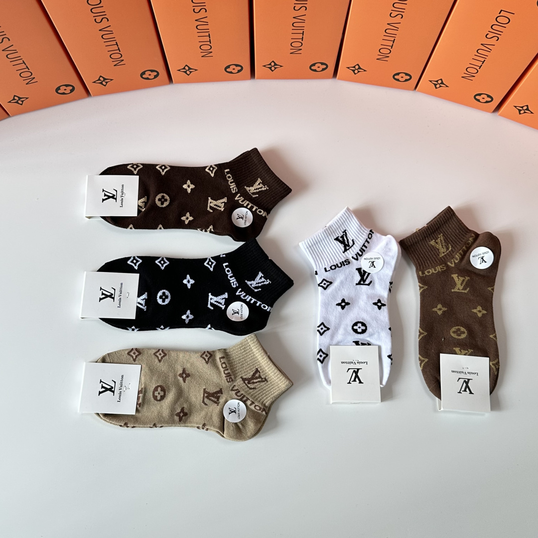 💛配专柜包装LV（路易威登）新款中短筒袜堆堆袜袜子！一盒五双，专柜同步筒袜袜子，💛大牌出街，潮人必备🔥超