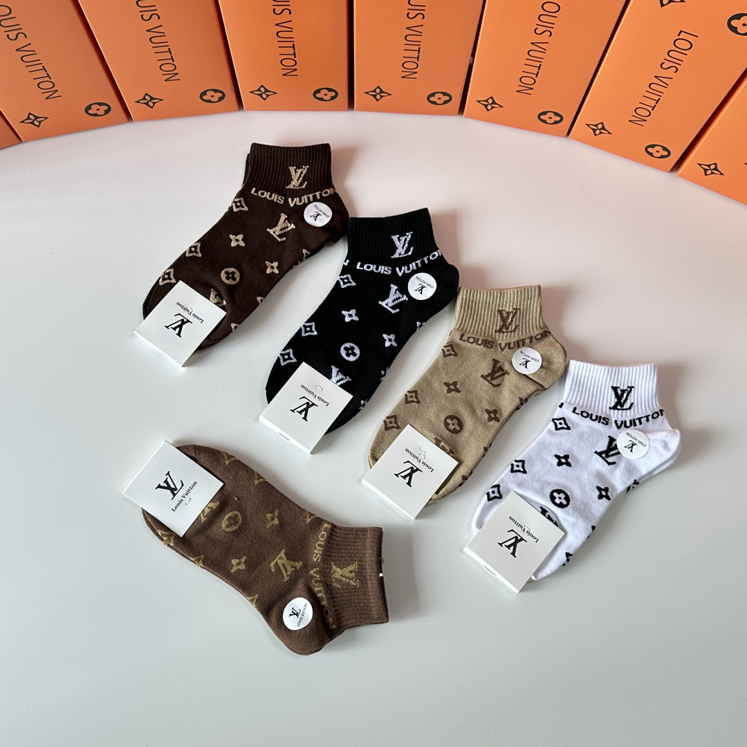 💛配专柜包装LV（路易威登）新款中短筒袜堆堆袜袜子！一盒五双，专柜同步筒袜袜子，💛大牌出街，潮人必备🔥超