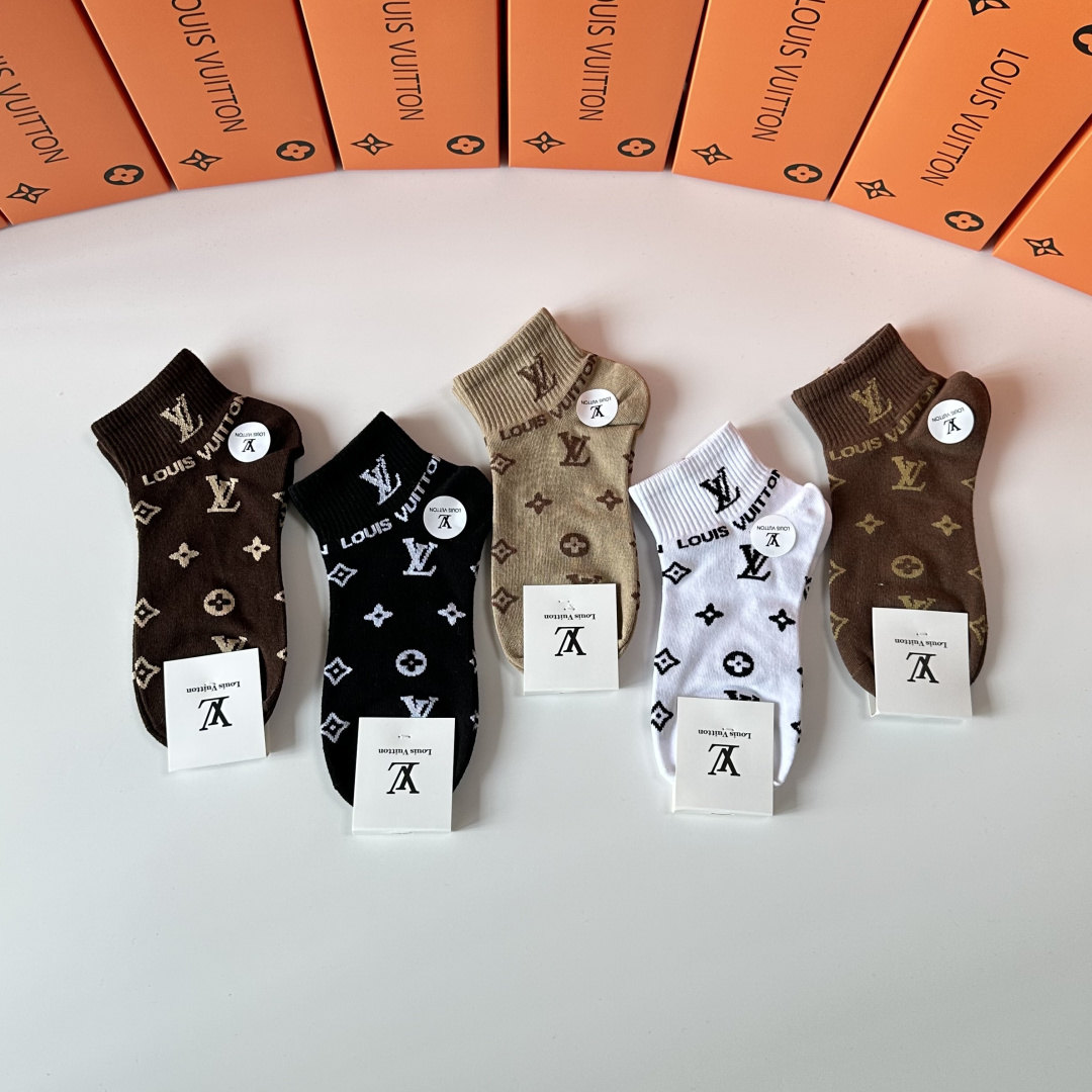💛配专柜包装LV（路易威登）新款中短筒袜堆堆袜袜子！一盒五双，专柜同步筒袜袜子，💛大牌出街，潮人必备🔥超