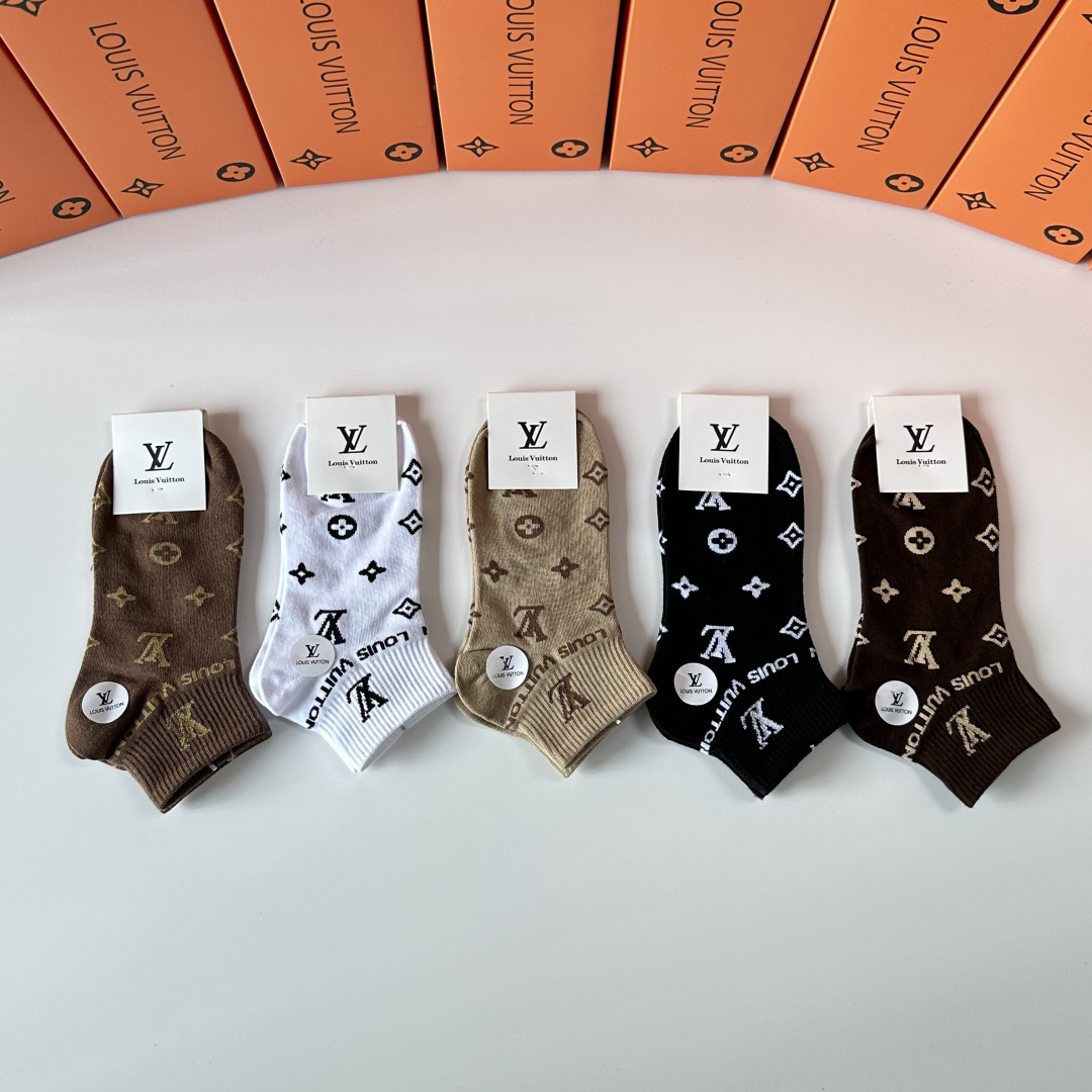💛配专柜包装LV（路易威登）新款中短筒袜堆堆袜袜子！一盒五双，专柜同步筒袜袜子，💛大牌出街，潮人必备🔥超