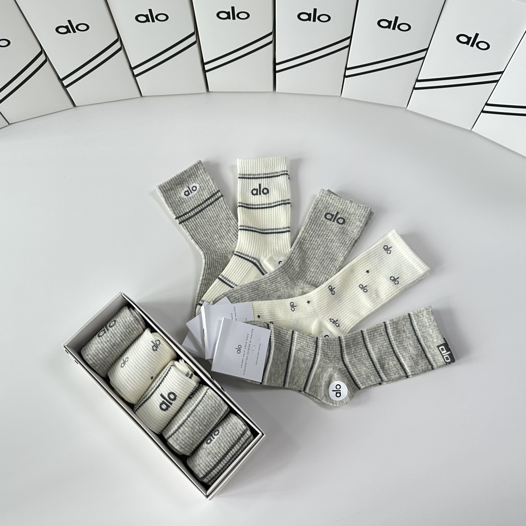 💛配专柜包装ALO 新款双针中长款堆堆袜袜子！一盒五双，专柜同步筒袜袜子，💛大牌出街，潮人必备🔥超好搭。