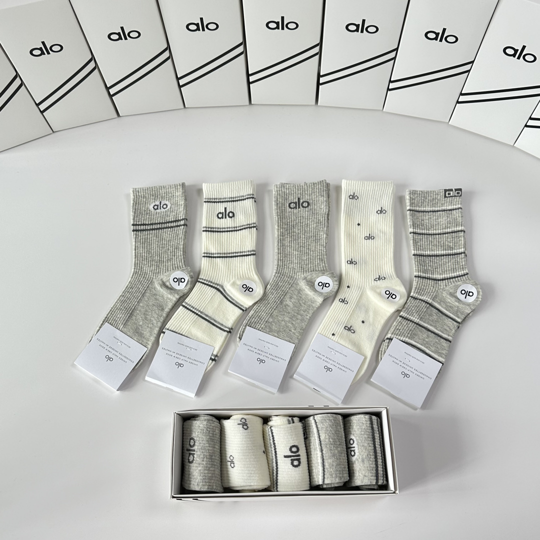 💛配专柜包装ALO 新款双针中长款堆堆袜袜子！一盒五双，专柜同步筒袜袜子，💛大牌出街，潮人必备🔥超好搭。