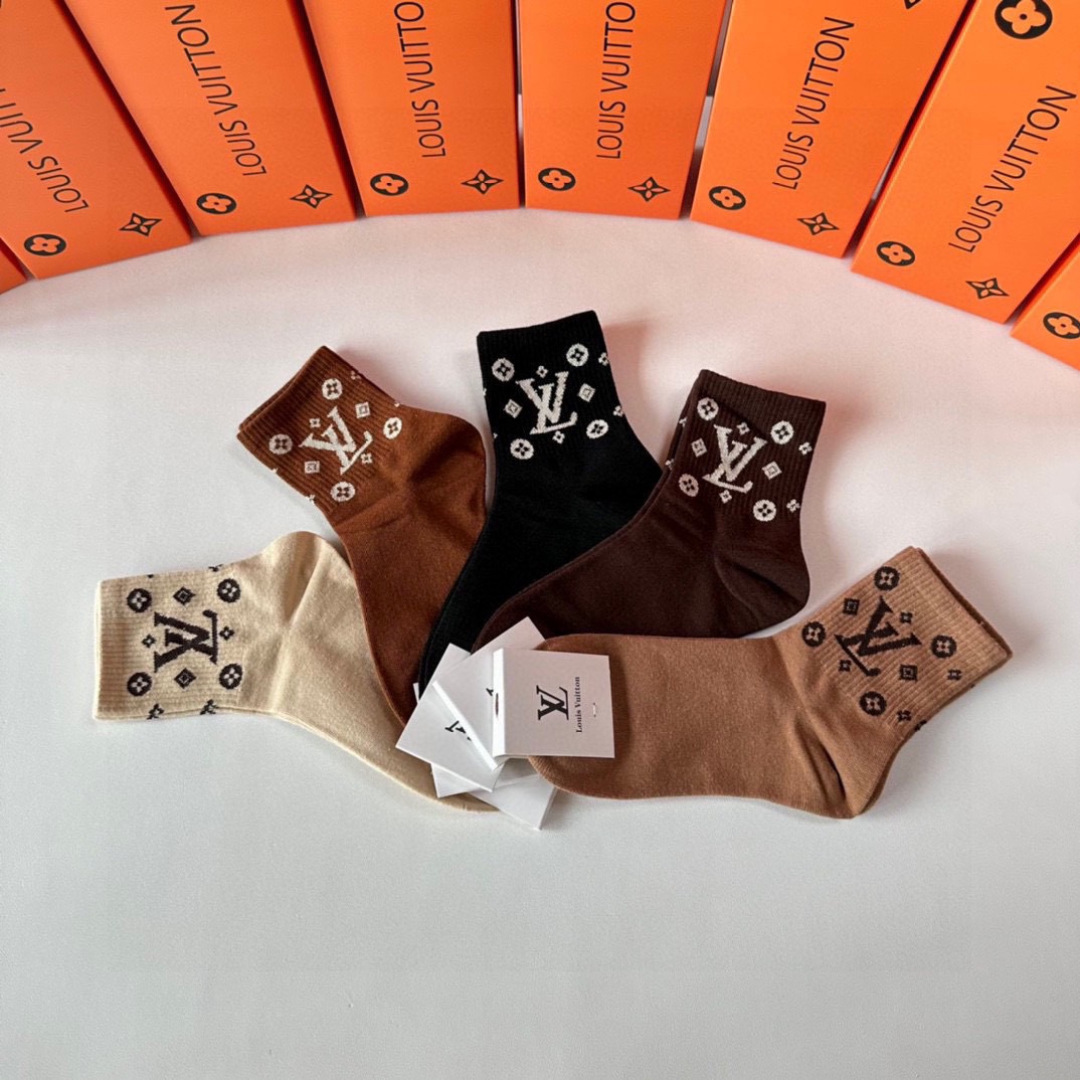 💛配专柜包装LV（路易威登）新款中长筒堆堆袜袜子！一盒五双，专柜同步筒袜袜子，💛大牌出街，潮人必备🔥超好