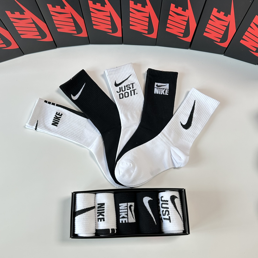 💛配包装NIKE（耐克）新款中长款堆堆袜袜子！一盒五双， 专柜同步筒款袜子，💛大牌出街，潮人必备🔥超好搭