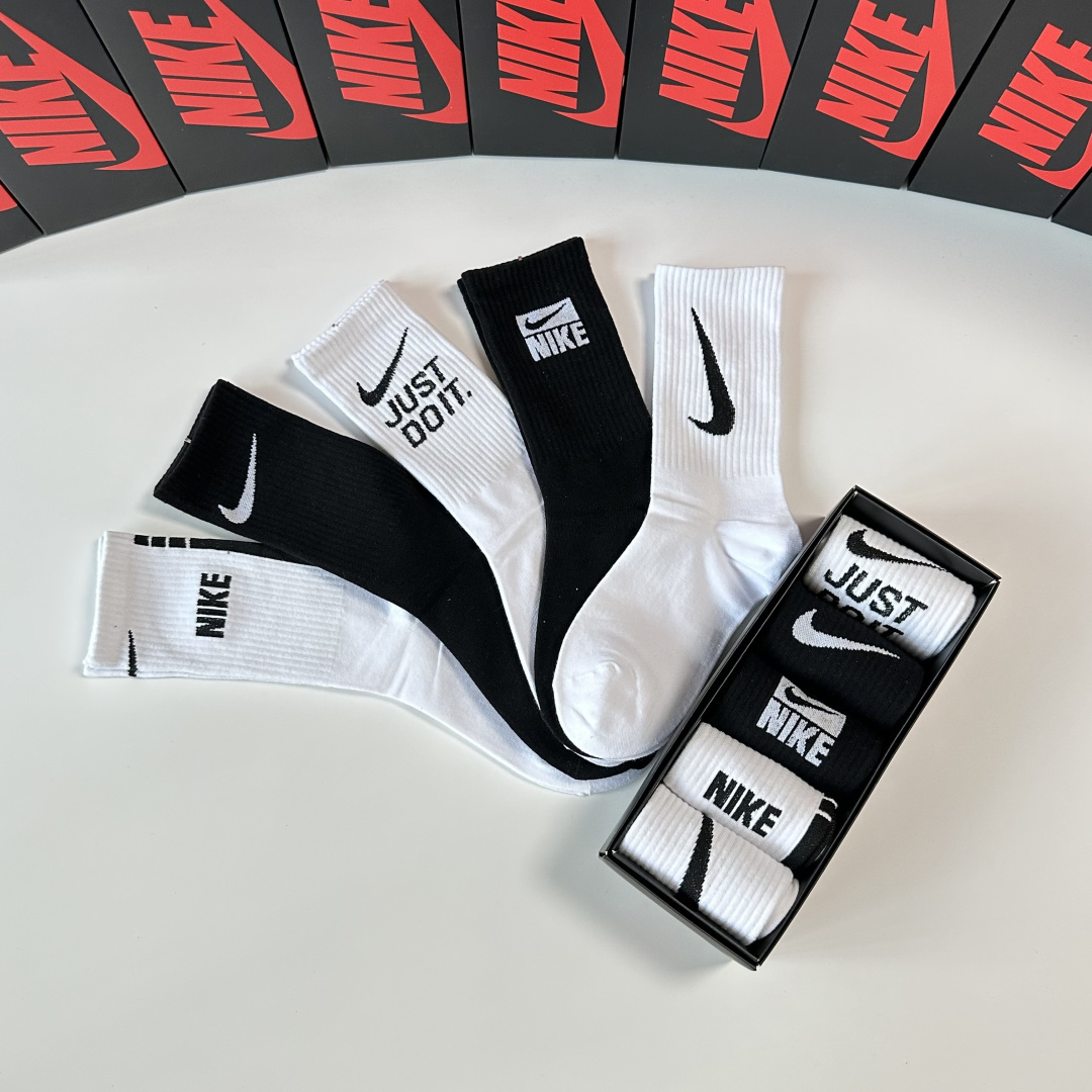 💛配包装NIKE（耐克）新款中长款堆堆袜袜子！一盒五双， 专柜同步筒款袜子，💛大牌出街，潮人必备🔥超好搭