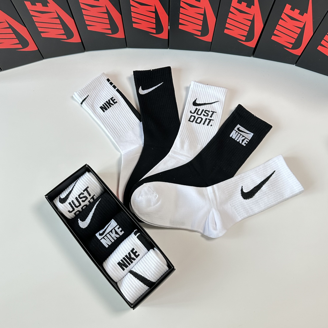 💛配包装NIKE（耐克）新款中长款堆堆袜袜子！一盒五双， 专柜同步筒款袜子，💛大牌出街，潮人必备🔥超好搭