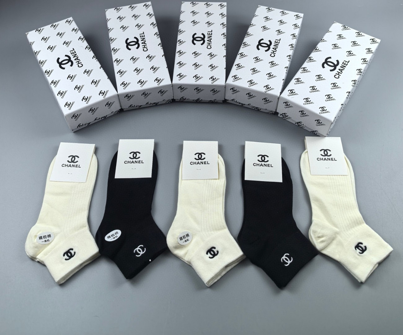 💛配包装Chanel（香奈儿）新款经典刺绣中长款堆堆袜袜子！一盒五双， 专柜同步筒袜袜子，💛大牌出街，潮