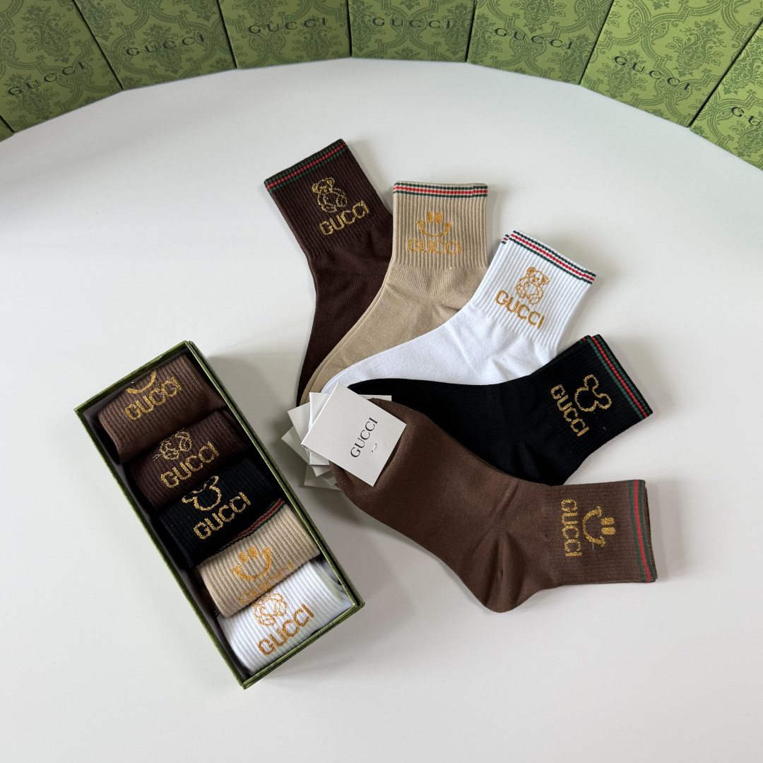 💛配包装Gucci（古驰）新款经典中长款堆堆袜袜子！一盒五双， 专柜同步筒袜袜子，💛大牌出街，潮人必备🔥