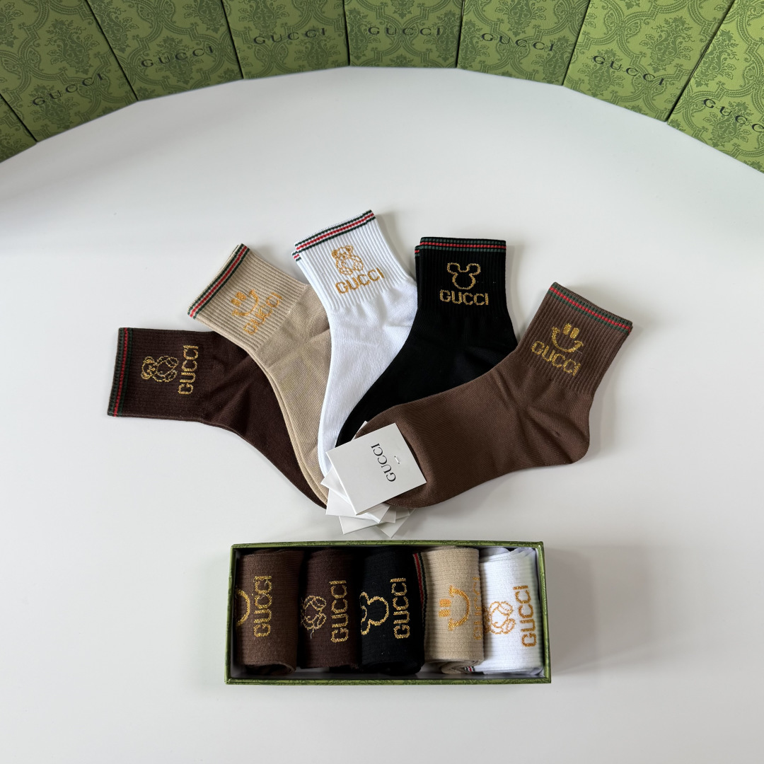 💛配包装Gucci（古驰）新款经典中长款堆堆袜袜子！一盒五双， 专柜同步筒袜袜子，💛大牌出街，潮人必备🔥