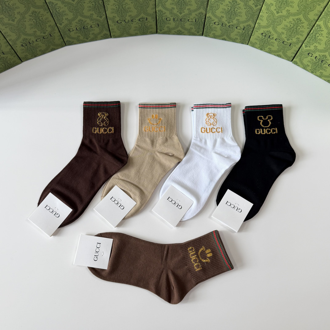 💛配包装Gucci（古驰）新款经典中长款堆堆袜袜子！一盒五双， 专柜同步筒袜袜子，💛大牌出街，潮人必备🔥
