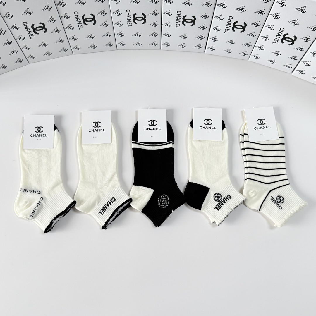 💛配包装Chanel（香奈儿）新款经典中短款堆堆袜袜子！一盒五双， 专柜同步筒袜袜子，💛大牌出街，潮人必