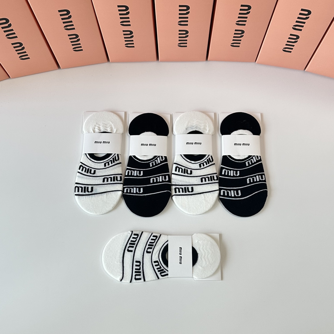 💛配专柜包装MIUMIU（缪缪）新款船袜隐形袜堆堆袜袜子！一盒五双，专柜同步筒袜袜子，💛大牌出街，潮人必