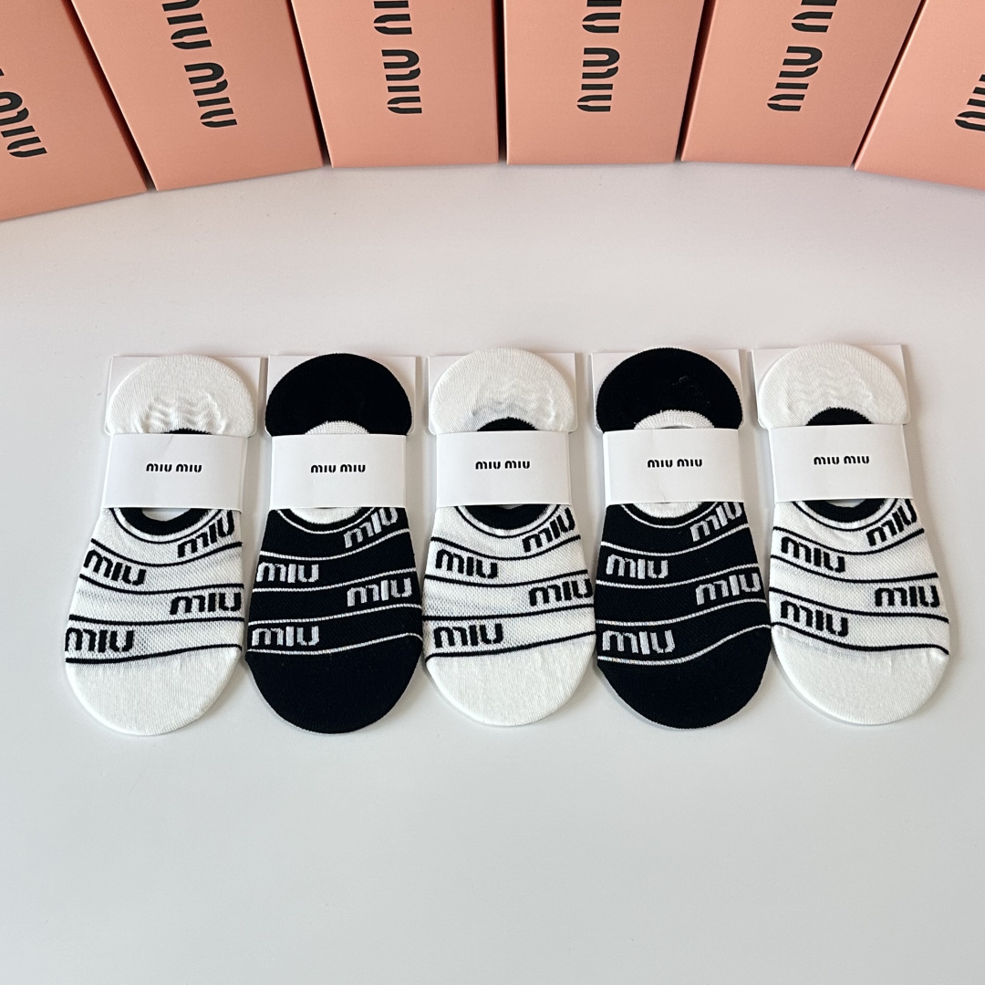 💛配专柜包装MIUMIU（缪缪）新款船袜隐形袜堆堆袜袜子！一盒五双，专柜同步筒袜袜子，💛大牌出街，潮人必