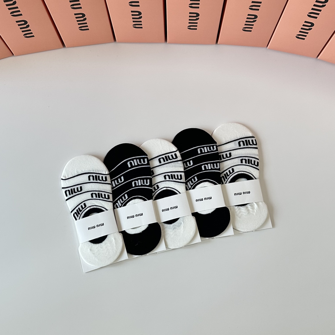 💛配专柜包装MIUMIU（缪缪）新款船袜隐形袜堆堆袜袜子！一盒五双，专柜同步筒袜袜子，💛大牌出街，潮人必