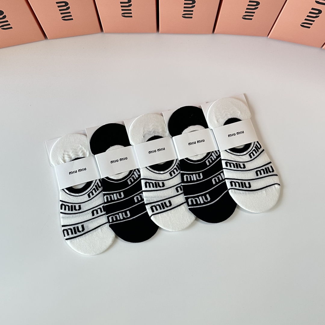 💛配专柜包装MIUMIU（缪缪）新款船袜隐形袜堆堆袜袜子！一盒五双，专柜同步筒袜袜子，💛大牌出街，潮人必