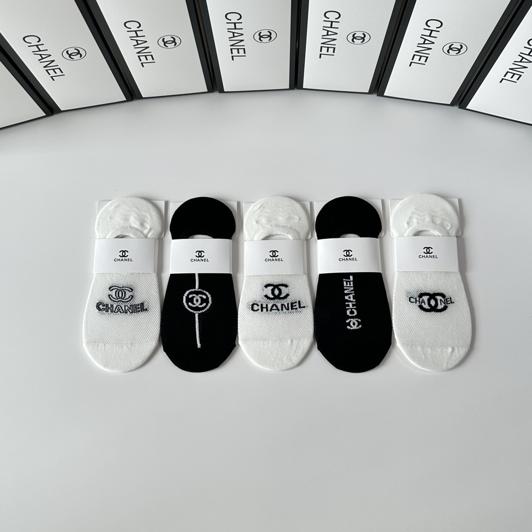 💛配专柜包装Chanel（香奈儿）新款船袜堆堆袜袜子！一盒五双，专柜同步筒袜袜子，💛大牌出街，潮人必备🔥