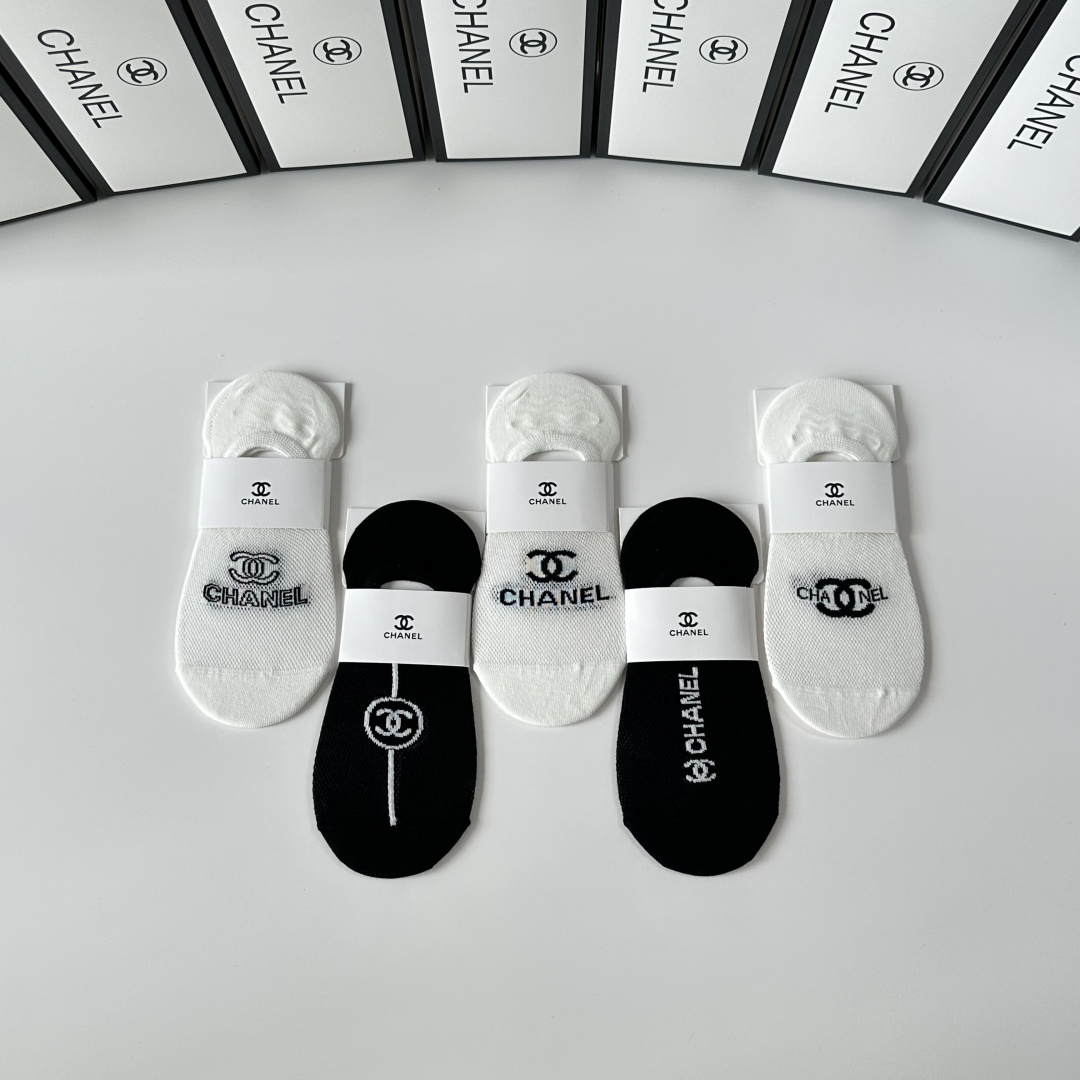 💛配专柜包装Chanel（香奈儿）新款船袜堆堆袜袜子！一盒五双，专柜同步筒袜袜子，💛大牌出街，潮人必备🔥