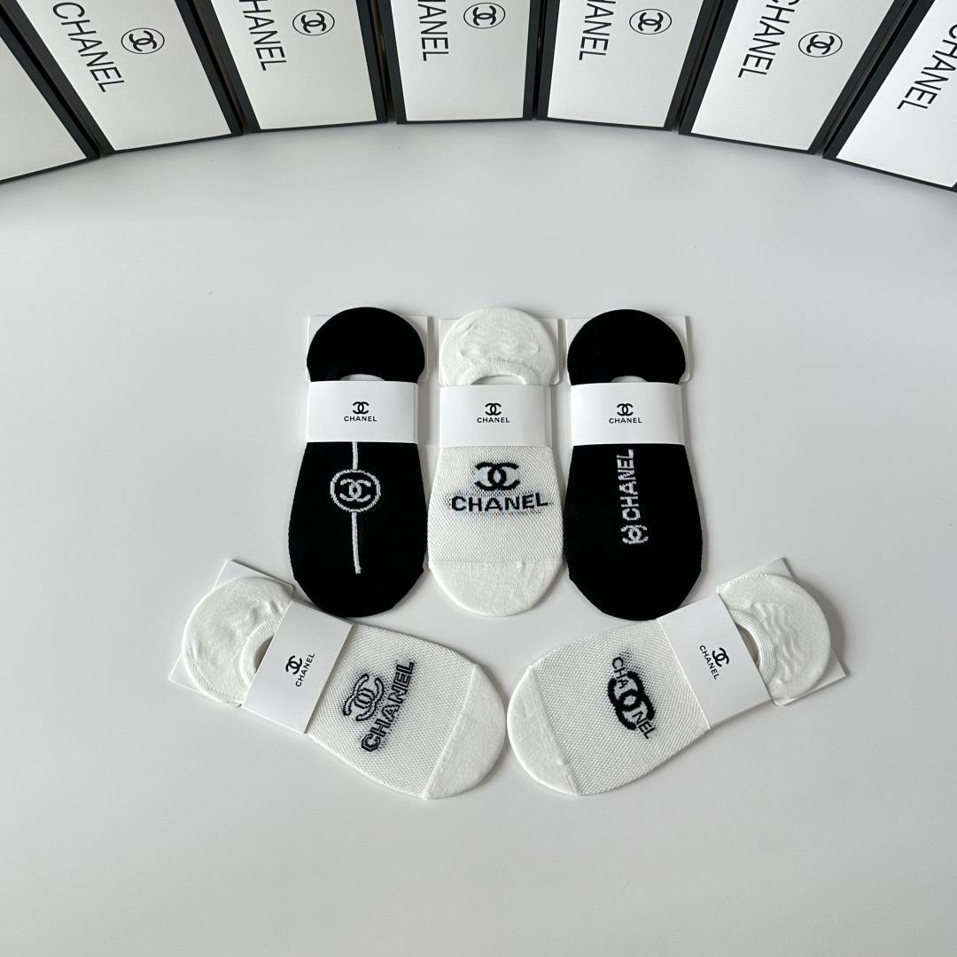 💛配专柜包装Chanel（香奈儿）新款船袜堆堆袜袜子！一盒五双，专柜同步筒袜袜子，💛大牌出街，潮人必备🔥