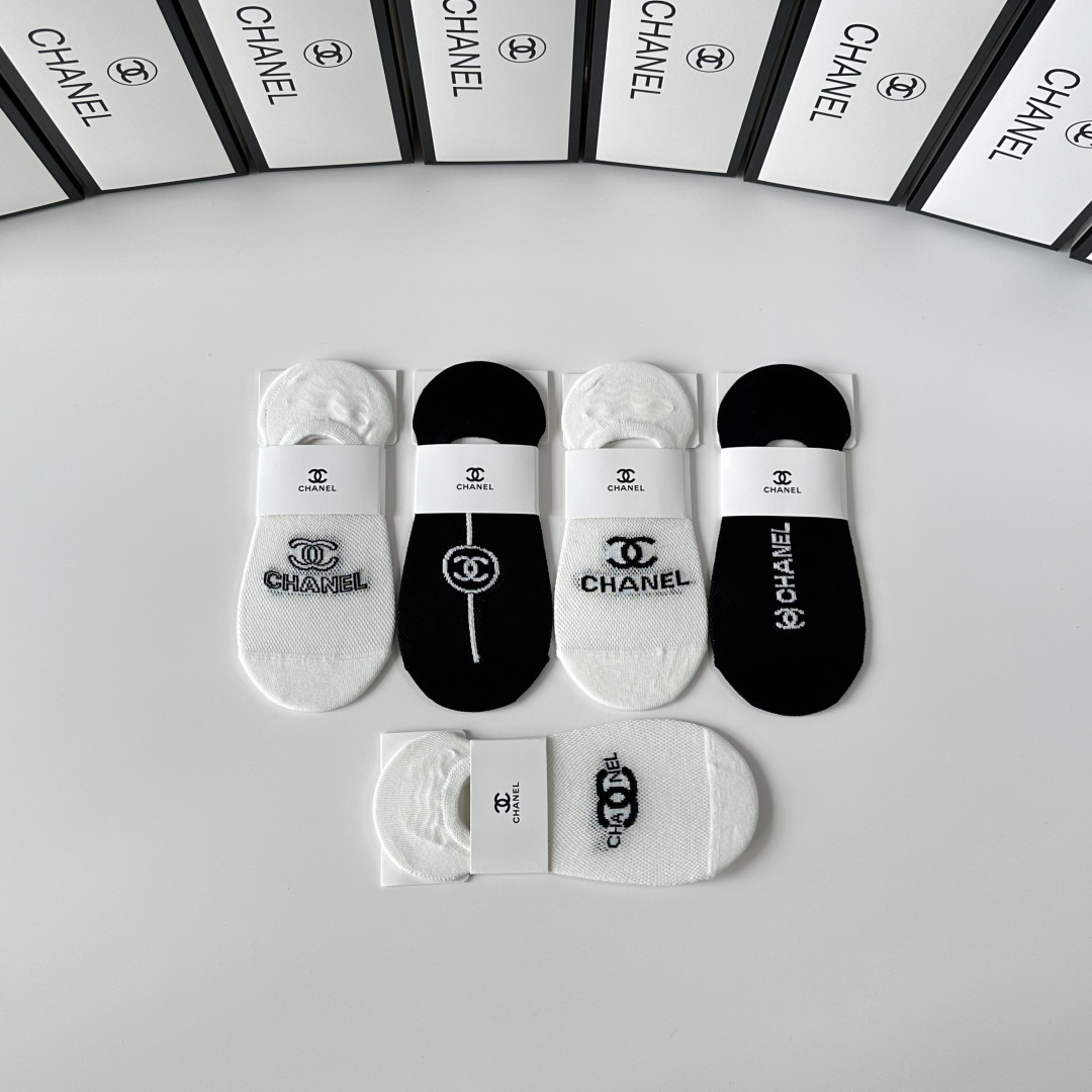 💛配专柜包装Chanel（香奈儿）新款船袜堆堆袜袜子！一盒五双，专柜同步筒袜袜子，💛大牌出街，潮人必备🔥