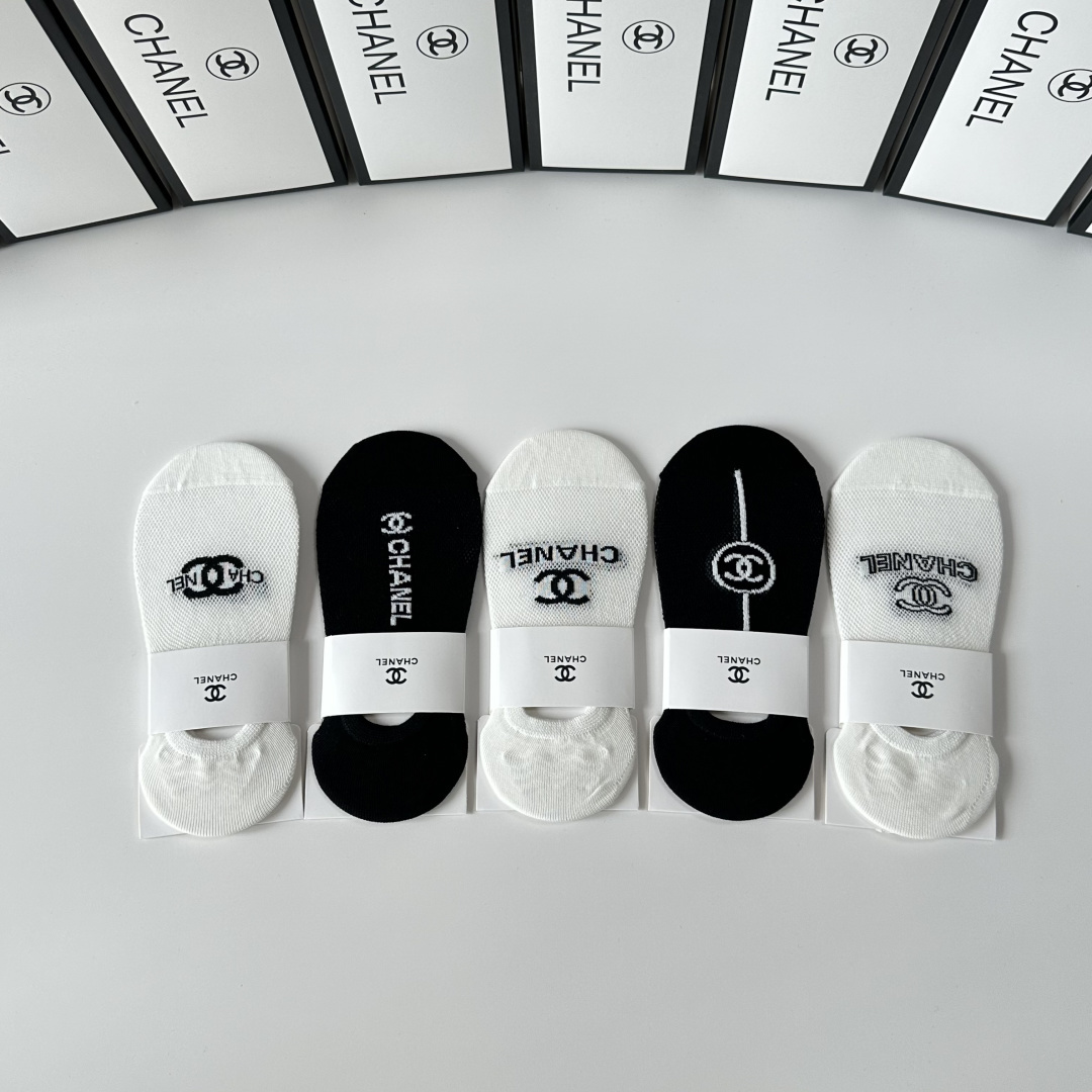 💛配专柜包装Chanel（香奈儿）新款船袜堆堆袜袜子！一盒五双，专柜同步筒袜袜子，💛大牌出街，潮人必备🔥