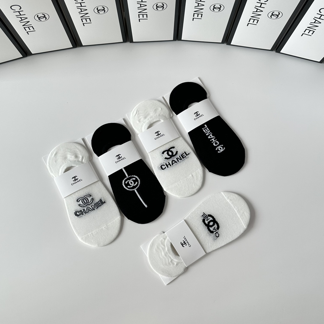 💛配专柜包装Chanel（香奈儿）新款船袜堆堆袜袜子！一盒五双，专柜同步筒袜袜子，💛大牌出街，潮人必备🔥