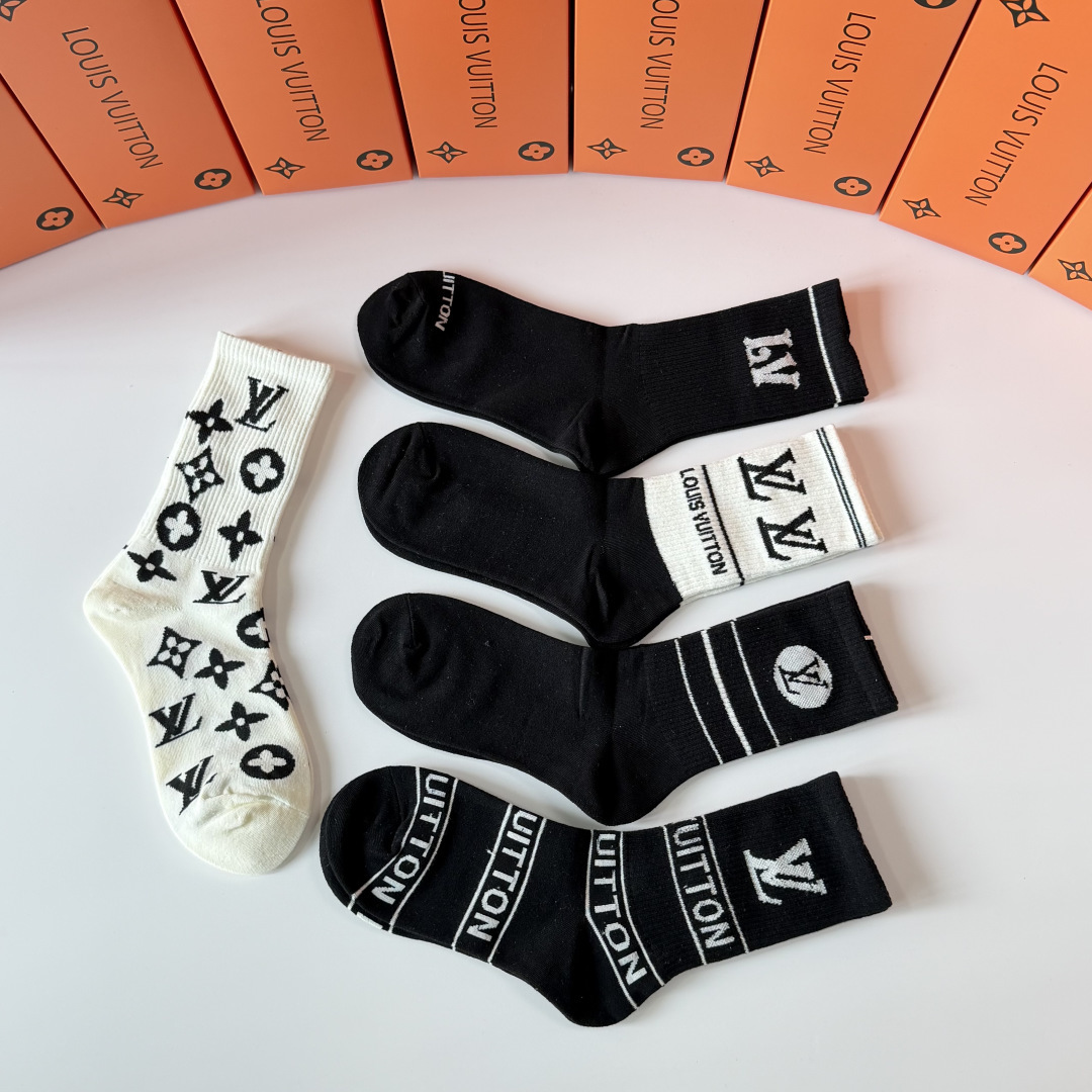 💛配专柜包装LV（路易威登）新款中长款堆堆袜袜子！一盒五双，专柜同步筒袜袜子，💛大牌出街，潮人必备🔥超好