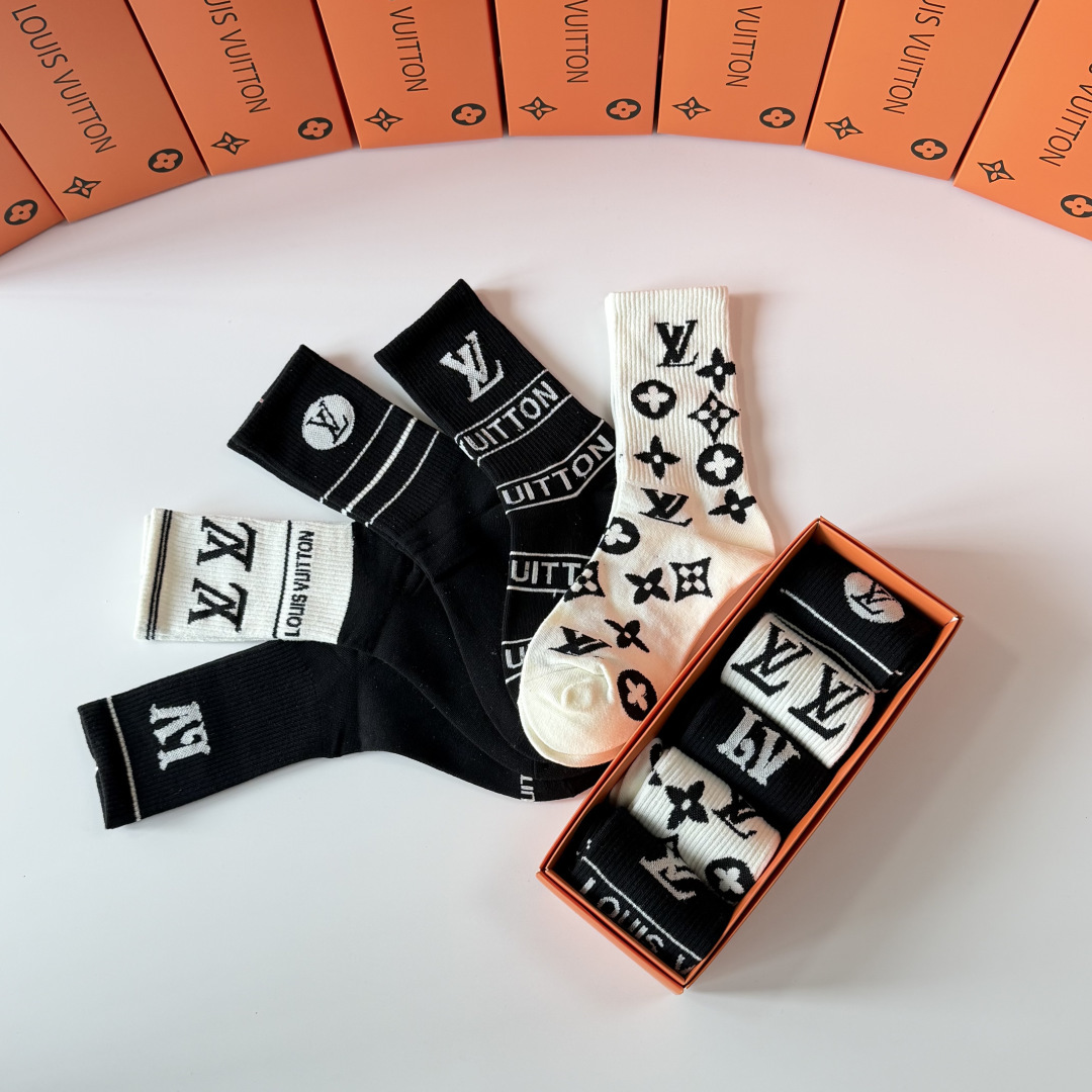 💛配专柜包装LV（路易威登）新款中长款堆堆袜袜子！一盒五双，专柜同步筒袜袜子，💛大牌出街，潮人必备🔥超好