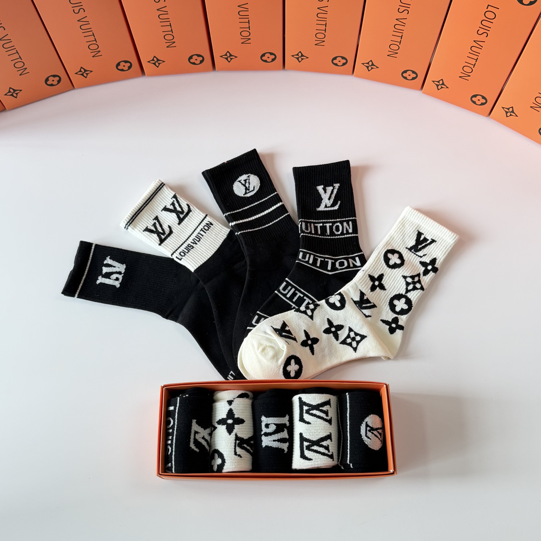 💛配专柜包装LV（路易威登）新款中长款堆堆袜袜子！一盒五双，专柜同步筒袜袜子，💛大牌出街，潮人必备🔥超好