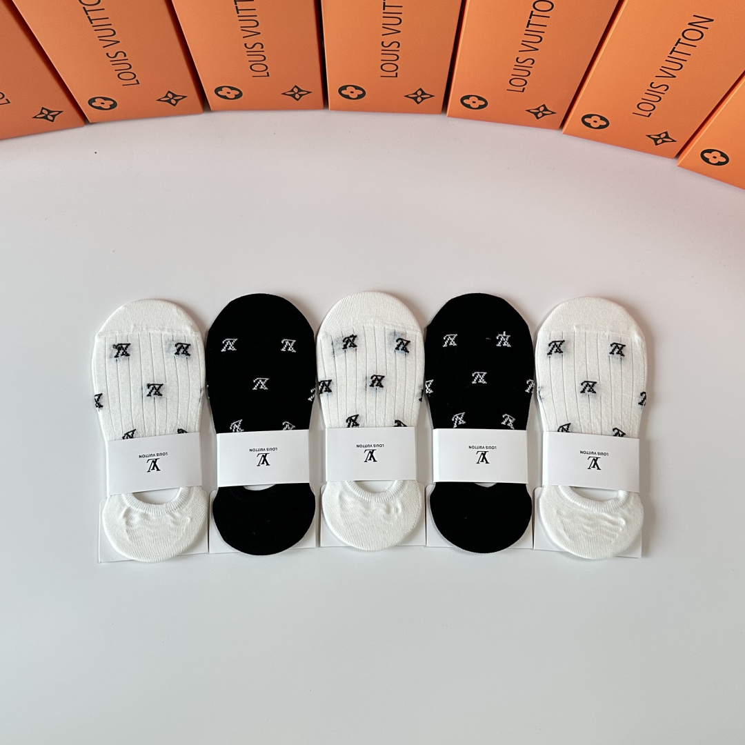 💛配专柜包装LV（路易威登）新款船袜堆堆袜袜子！一盒五双，专柜同步筒袜袜子，💛大牌出街，潮人必备🔥超好搭