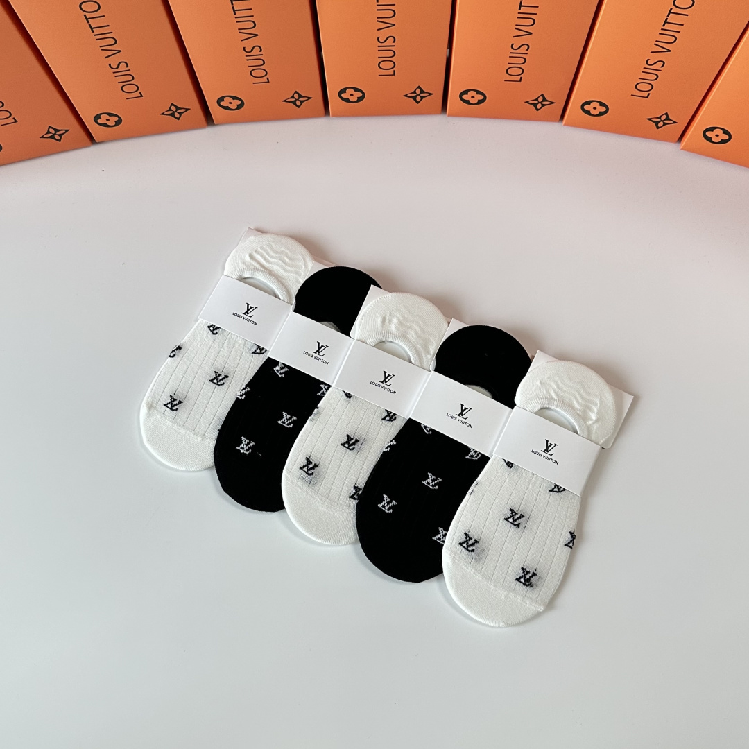 💛配专柜包装LV（路易威登）新款船袜堆堆袜袜子！一盒五双，专柜同步筒袜袜子，💛大牌出街，潮人必备🔥超好搭