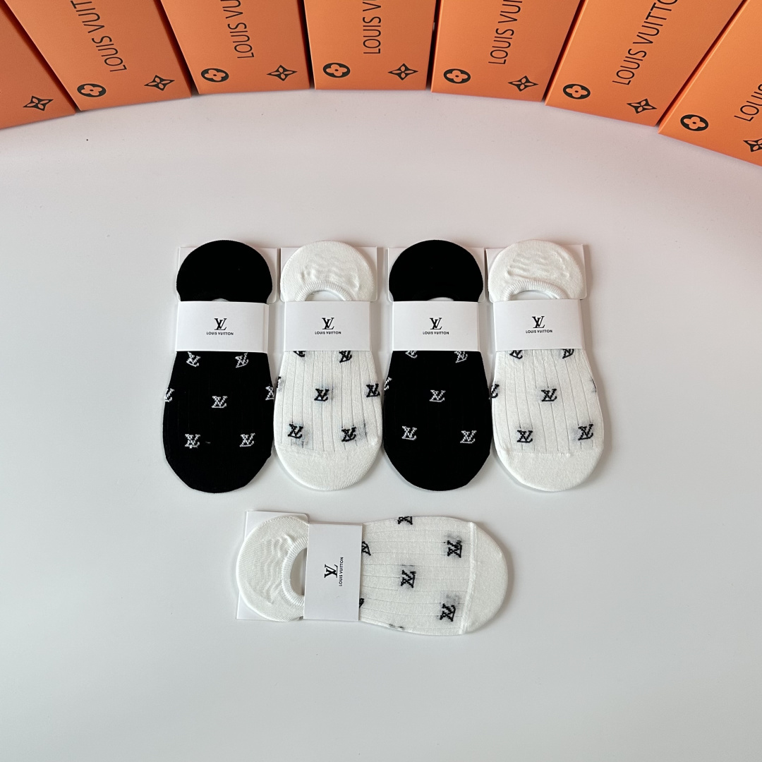 💛配专柜包装LV（路易威登）新款船袜堆堆袜袜子！一盒五双，专柜同步筒袜袜子，💛大牌出街，潮人必备🔥超好搭