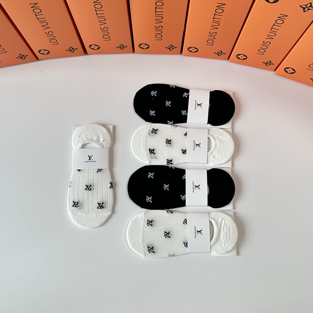 💛配专柜包装LV（路易威登）新款船袜堆堆袜袜子！一盒五双，专柜同步筒袜袜子，💛大牌出街，潮人必备🔥超好搭