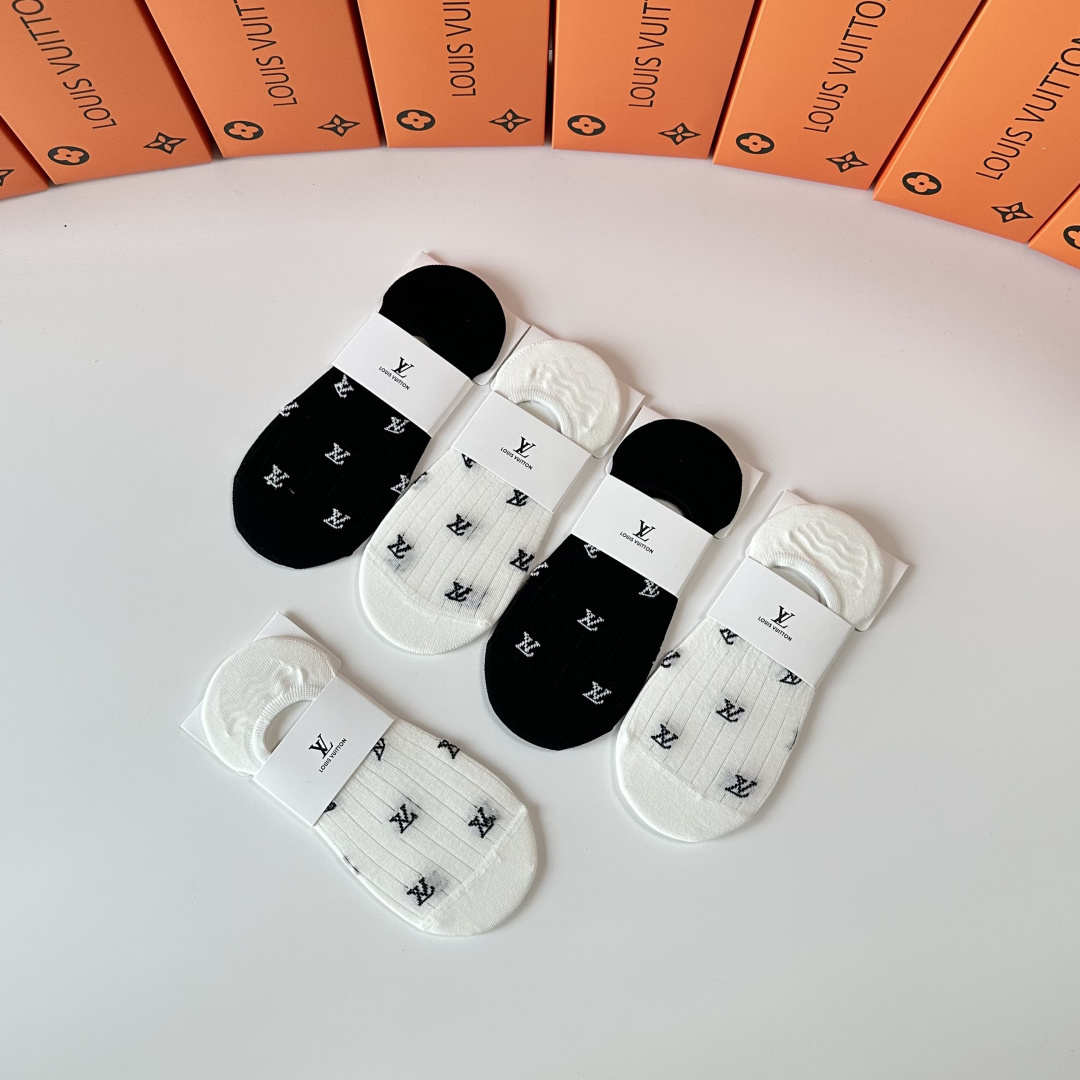 💛配专柜包装LV（路易威登）新款船袜堆堆袜袜子！一盒五双，专柜同步筒袜袜子，💛大牌出街，潮人必备🔥超好搭